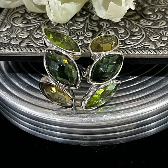 NEW Anne Klein Vintage Peridot Crystal Teardrop Triple Stone Clip-on Earrings - Picture 1 of 16